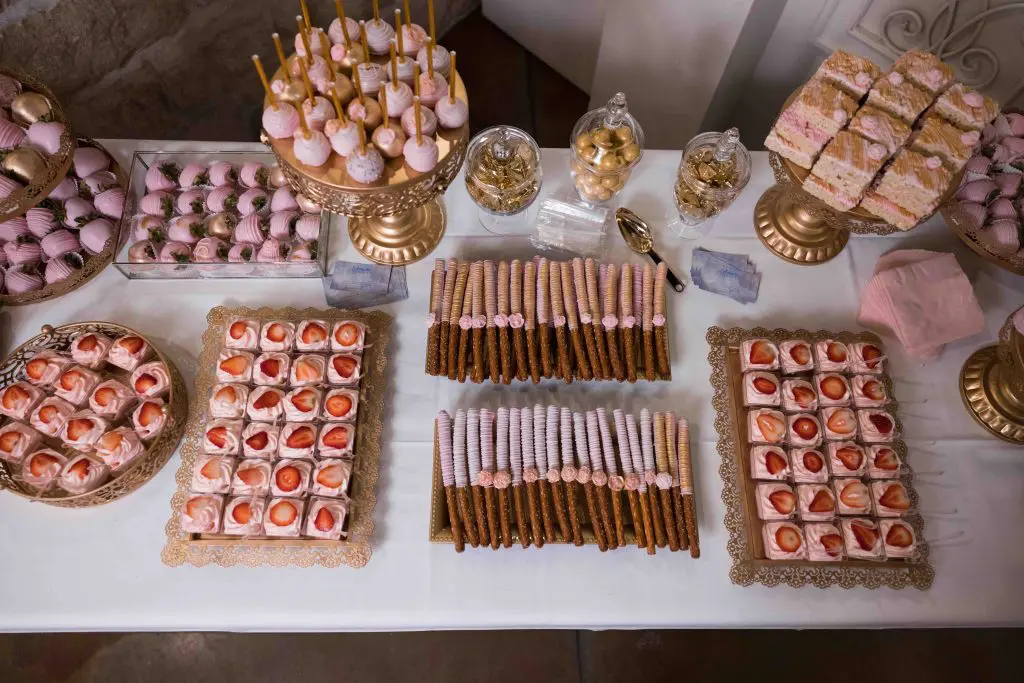 Quince candy table pink