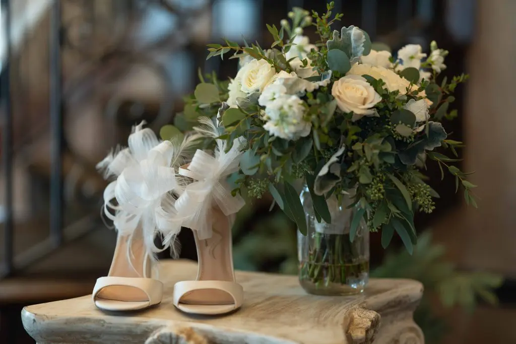 Greenery and ivory bridal bouquet