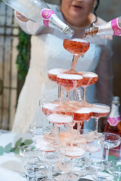 Champagne tower pour