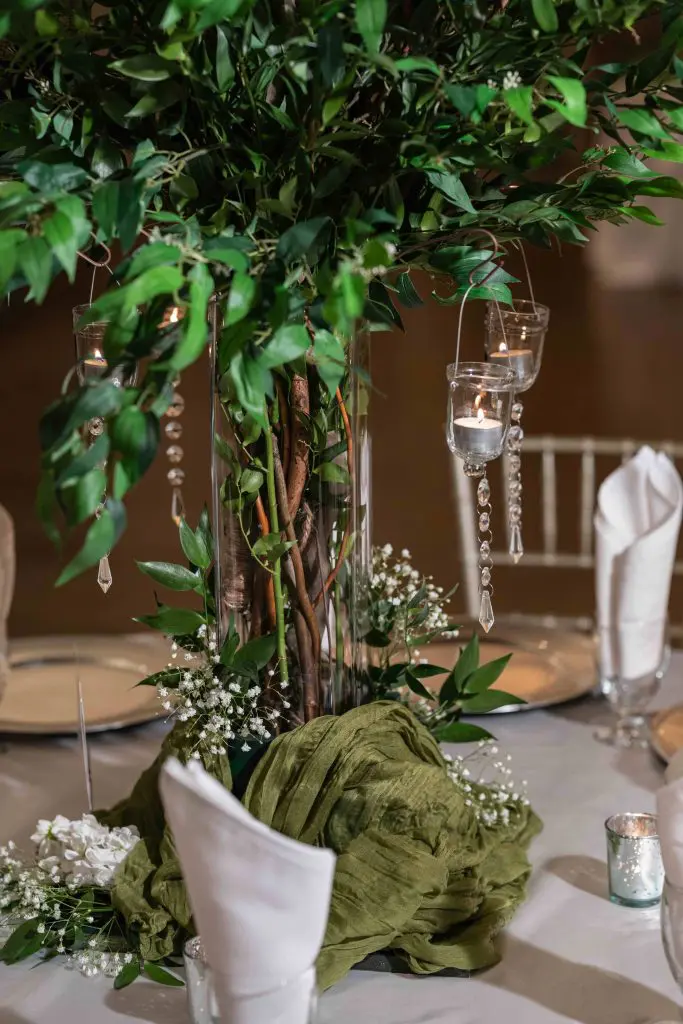 Greenery and ivory wedding decor ideas