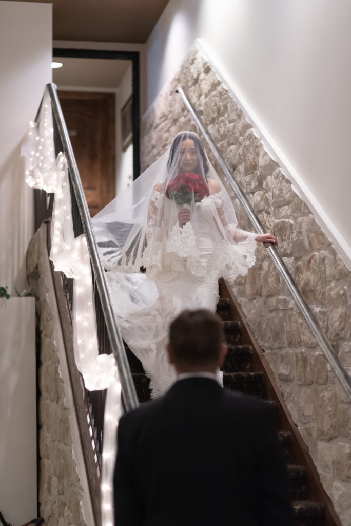 Entrance-for-the-Bride-on-stairs_8808-684x1024